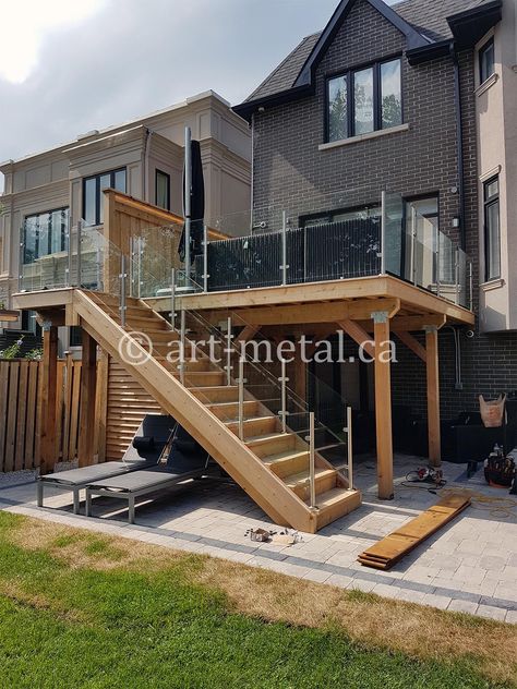 Deck Railing Design Ideas and Material Options to Choose From Handrails For Stairs, Glass Deck, Exterior Railings, Exterior Handrail, Glass Railing Deck, Backyard Decks, Staircase Outdoor, Modern Stair Railing, Toronto Art