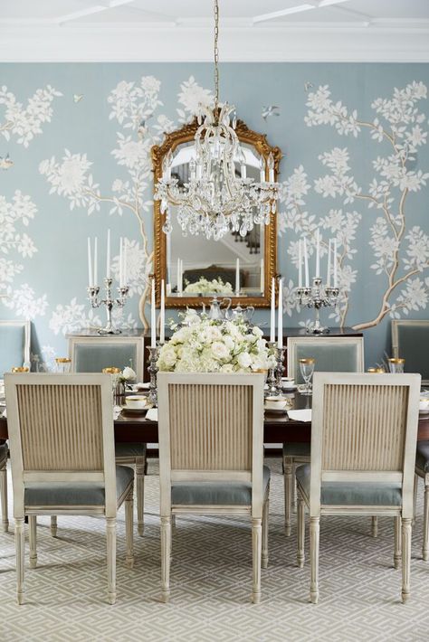 French Country Home Living Room, Wallpaper Dining Room, Crystal Chandelier Dining Room, Gracie Wallpaper, Design Dining Room, Interior Design Dining, Glam Pad, Dining Room Blue, Interior Design Dining Room