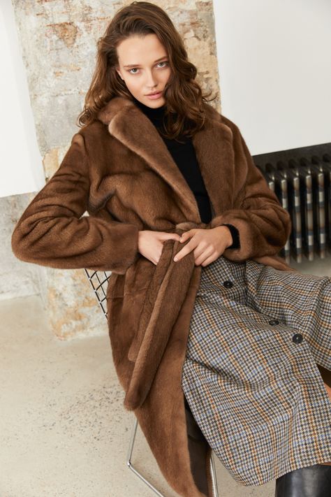 Yves Salomon, Its Fall, Fur Clothing, Vogue Russia, Faux Fur Jacket, Fashion News, Fur Coat, Winter Fashion, Autumn Fashion