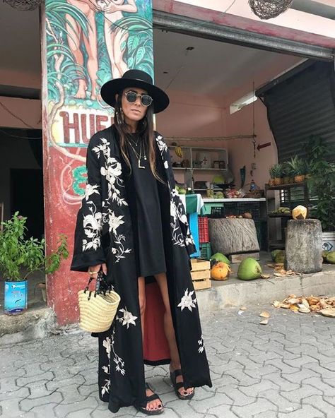 Laura Eguizabal, Mode Hippie, Estilo Hippy, Mode Kimono, Mode Boho, Neue Outfits, Old World Charm, Mode Inspiration, Kimono Fashion