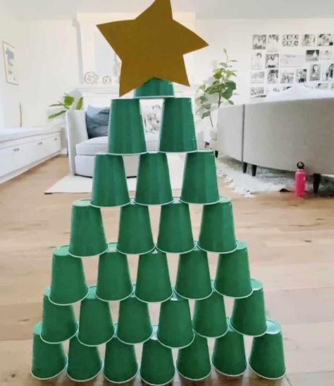 Christmas Tree Cup Game, Fun Christmas Games For Kids, Best Christmas Games, Preschool Christmas Games, Service Activities, Christmas Tree Game, Fun Holiday Games, Christmas Party Games For Kids, Room Parent