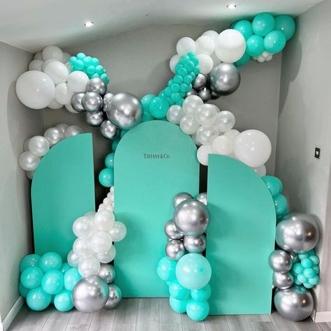 Teal Balloon Garland, Blue White Balloon Garland, Balloon Boutique, Boutique Events, Tiffany Birthday Party, White Balloon Garland, Teal Balloons, Chrome Balloons, Tiffany Birthday