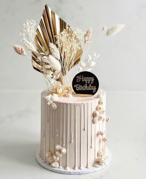 21st Birthday Cake Elegant, Birthday Cake For Women 18th, Boho 30th Birthday Cake, Boho 18th Birthday Cake, Boho Birthday Cake For Women, Pampas Cake Decor, Beige Birthday Cake, Birthday Cake With Pampas, 50th Birthday Ideas For Women Cakes