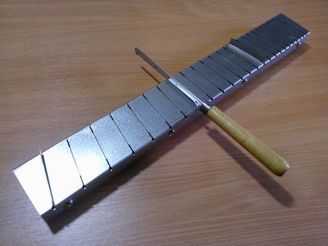 Guitar Making Tools, Instruments Diy, Music Instruments Diy, Luthier Guitar, Homemade Instruments, Luthier Tools, Guitar Making, Boutique Guitar, Guitar Ideas