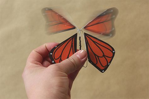 Buch Design, Handmade Charlotte, Diy Butterfly, Homemade Toys, Paper Butterflies, Paper Butterfly, Butterfly Crafts, Camping Crafts, Paper Toys