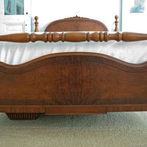 How to restore furniture without stripping. A beautiful vintage bed restored! Cannon Ball Bed Makeover, Vintage Bed Makeover, Vintage Bed Frame Wooden, Bed Makeover Paint, Painted Bed Frames, Rice Bed, Cannonball Bed, Antique Bed Frame, Restore Furniture