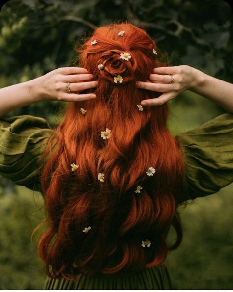 Flowers In Red Hair, Summer Flower Crown, Ginger Beauty, Honey Aesthetic, Red Hair Inspiration, Amber Eyes, Fairy Hair, Natural Wavy Hair, Playing With Hair