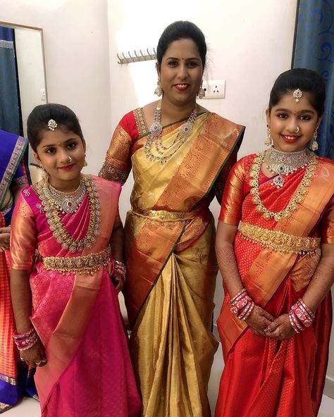 Sumamakeupartist: gorgeous beautiful pretty sisters saree ceremony makeover by @suma_makeuparitist #sareeceremony #makeuplook… Mother Daughter Saree Twinning, Maternity Saree Bump Style, Indian Maternity Photos Saree, Surbhi Jyoti Saree, Surbhi Jyoti In Lehenga, Brocade Blouse Designs, Half Saree Function, Kids Dress Boys, Kids Ethnic Wear