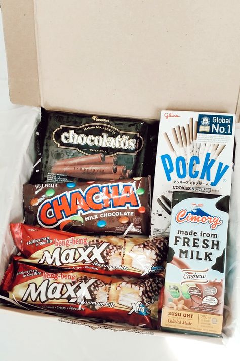 by @dininuelista Cimory Fresh Milk, Snack Box Gift, Gf Gifts, Chocolate Tumblr, Box Hampers, Bff Gifts Diy, Small Business Packaging Ideas, Business Packaging, Travel Theme Wedding