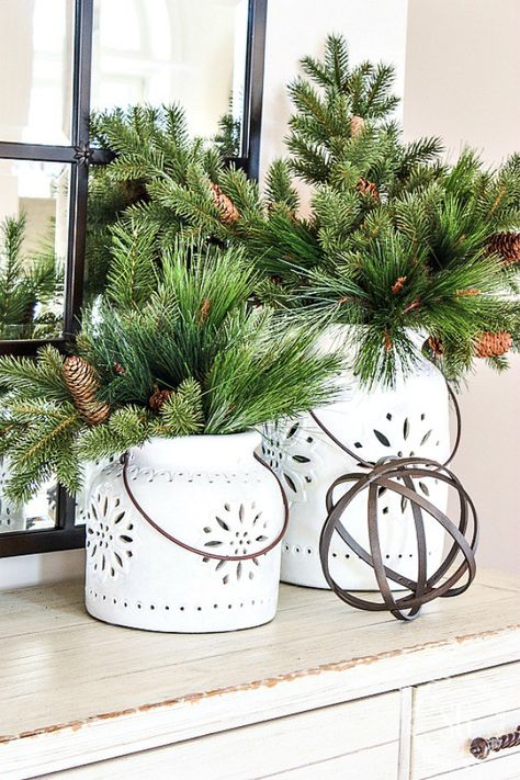 GREAT TIPS FOR CHOOSING AND DECORATING WITH FAUX CHRISTMAS GREENERY - StoneGable Natal Country, Faux Christmas, Christmas Greenery, Christmas Arrangements, Winter Home Decor, Country Christmas, Christmas Deco, Christmas Inspiration, Rustic Christmas