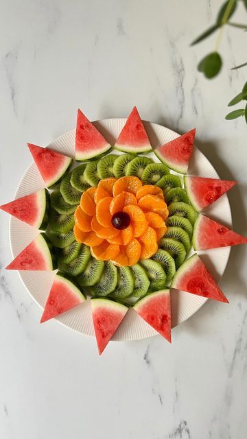 Rio | Colorful Food 🌈 on Instagram: "How to make a Clementine Flower for your fruit platter 🍊 Do you like this fruit platter idea? Save this and share with your friends 🥰 Wishing you a lovely and peaceful evening/day and week everyone ✨ @inspo_by_rio_ 💕 #tutorial #fruitcarving #fruitcutting #platingideas #fooddesign #colorfulfood #healthyfood" Cucumber Rose, Cosmo Recipe, Colourful Food, Charcuterie Ideas, Peaceful Evening, Amazing Food Hacks, Colorful Food, Fruit Display, Charcuterie Inspiration