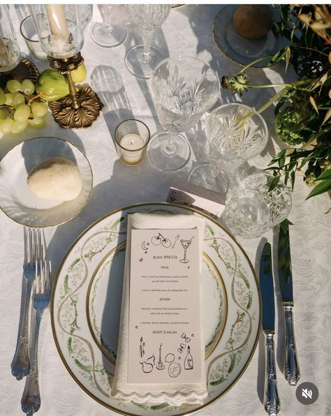 Italian Wedding Dinner Table Settings, Italy Wedding Table Settings, Tuscany Wedding Inspiration, Classic Wedding Tablescape, Timeless Wedding Place Setting, Vintage Plate Wedding Setting, Tuscan Wedding Place Setting, Wedding Plate Set Up, Minimalist Table Setting Wedding