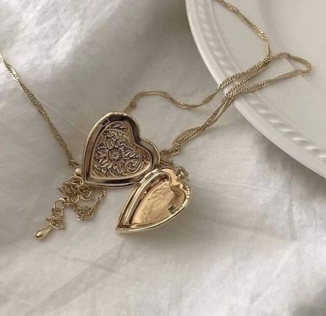 Once Upon A Broken, Stephanie Garber, Locket, We Heart It, Gold