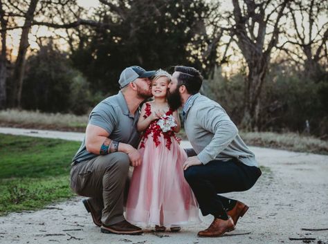 These Pics Of A Dad And Step-Dad Are Amazing Blended Family Goals Blended Family Pictures, Parenting Photos, Biological Father, Step Daughter, Blended Family, Father Daughter Dance, Funny Couples, Co Parenting, Father Daughter