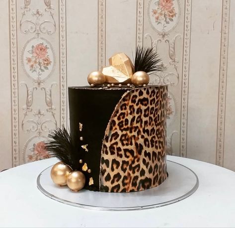 Leopard Cakes Birthday, African Cake Design Ideas, Leopard Birthday Party Ideas Women, Birthday Cake 39 Years Old, Leopard Cake Ideas, Cheetah Print Birthday Cakes, Cheetah Print Cake Ideas, African Birthday Cake, Leopard Theme Birthday Party