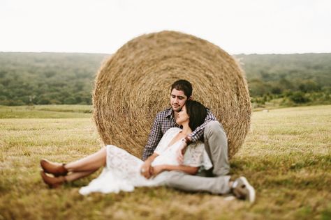 Haybale Photoshoot, Hay Bale Pictures, Hay Bale Photoshoot, Country Poses, Country Couple Pictures, Happy Glamper, Couple Engagement Pictures, Wedding Couple Photos, Hay Bales