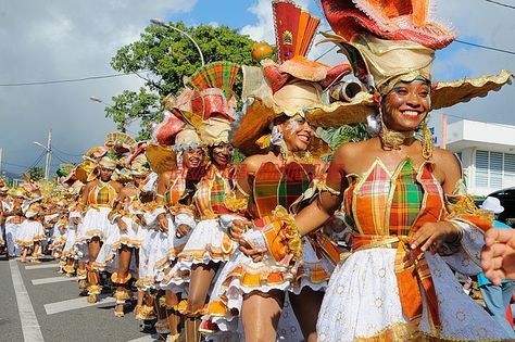 Carnaval Martinique Carnival Inspiration, Brazil Culture, Caribbean Carnival, Caribbean Culture, Caribbean Art, Carnival Festival, Women Gathering, African Diaspora, Carnival Costumes