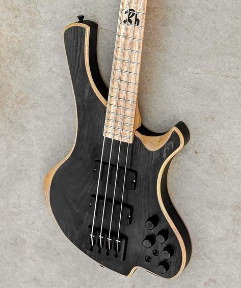 Bass Guitar Design, Custom Instruments, Bass Guitar Art, Bass Art, Bass Guitar Chords, Custom Bass Guitar, Rickenbacker Bass, Guitar Images, Luthier Guitar