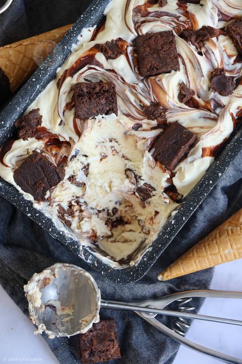 Brownie Bits, Sweetened Condensed Milk Recipes, Ice Cream Sauce, Frozen Treats Recipes, Mint Chocolate Ice Cream, Ice Cream Recipes Machine, Janes Patisserie, Brownie Ice Cream, Cheesecake Ice Cream