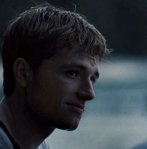 Peeta Mellark Aesthetic Icons, Peeta Smiling, Peeta Mellark Smiling, Peeta Mellark Hot, Josh Hutcherson Aesthetic, Peeta Mellark Aesthetic, Games Icon, Hunger Games Peeta, Hunger Games Characters