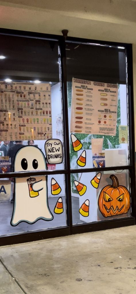 Halloween Window Marker Art, Halloween Windows Painted, Window Chalk Ideas, Halloween Window Display Paint, Halloween Window Chalk Art, Ghost Window Painting, Window Painting Ideas Halloween, Fall Window Art Ideas, Back To School Window Art