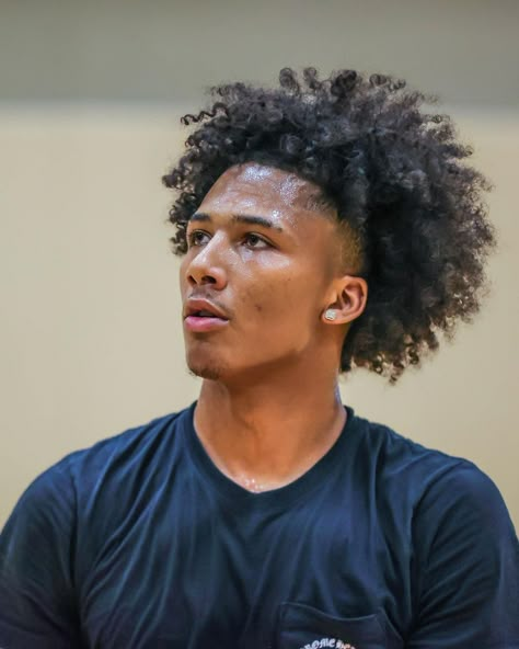 Mikey Williams Hair, Mikey Williams Haircut, Dejuane Mccoy, Boys Curly Haircuts, Boyfriend Hair, Mikey Williams, Hair Like Wool, Taper Fade Curly Hair, Hair Twists Black