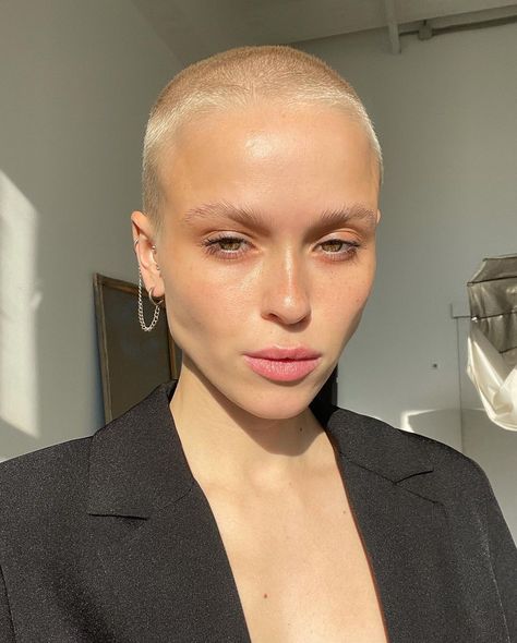 Shaved Blonde, Buzzed Hair Women, Short Bleached Hair, Buzz Cut Women, Shaved Hair Women, Girls With Shaved Heads, Forced Haircut, Shaved Head Women, Buzzed Hair