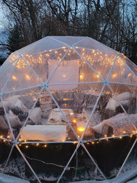 Winter Igloo Tent, Igloo Dome Decor, Outdoor Igloo Ideas, Garden Igloo Decorating Ideas, Backyard Igloo, Winter Igloo, Winter Gazebo, Igloo Tent, Igloo House