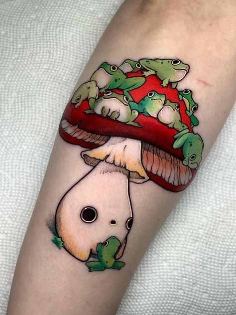 Frog On A Mushroom Tattoo, Funny Tattoo Designs, Abi Toads, Funny Tattoo, Mandala Hand Tattoos, Tatoo Inspiration, Mushroom Tattoos, Frog Tattoos, Kawaii Tattoo