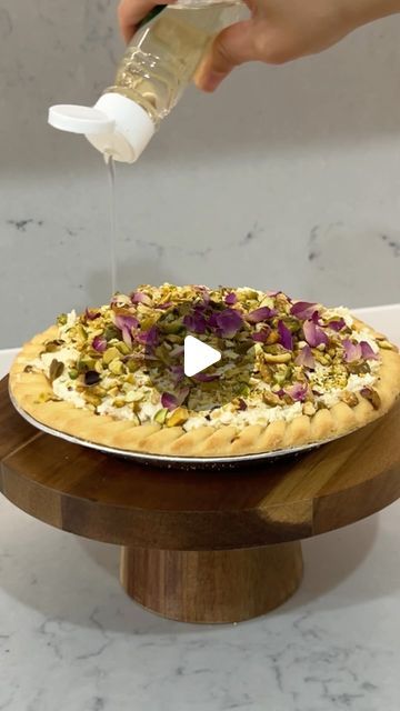 Pistachio Filling, Pistachio Paste, Flowers For Decoration, Sugar Syrup, Arabic Food, Pinch Of Salt, Simple Recipe, Food Processor, Ground Cinnamon