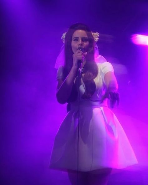 Lana Del Ray Purple Aesthetic, Lana Del Rey Purple Wallpaper, Lana Del Rey Purple Aesthetic, Violet Widget, Lana Del Rey Purple, Roxo Aesthetic, Lana Concert, Lana Del Rey Concert, Violet Aesthetic