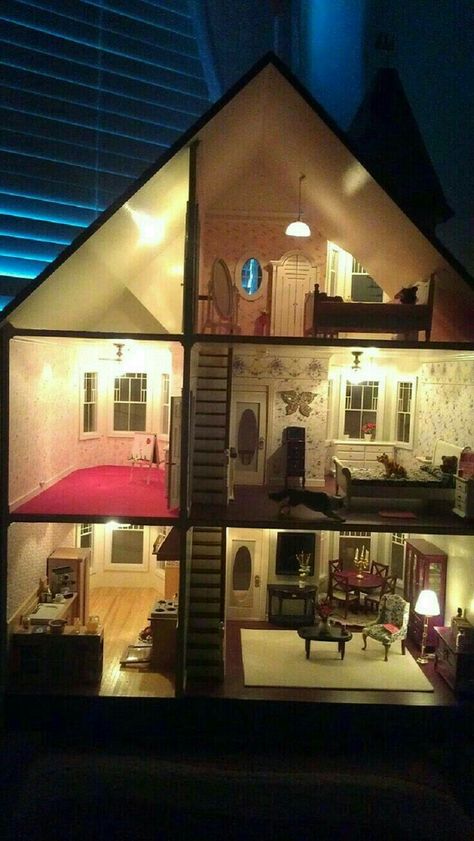 Painted Lady Dollhouse Interior, Painted Lady Dollhouse, Dollhouse Interior Ideas, Dollhouse Styles, Beacon Hill Dollhouse, Dollhouse Interior, Mini Dollhouse, Dollhouse Projects, Dollhouse Ideas