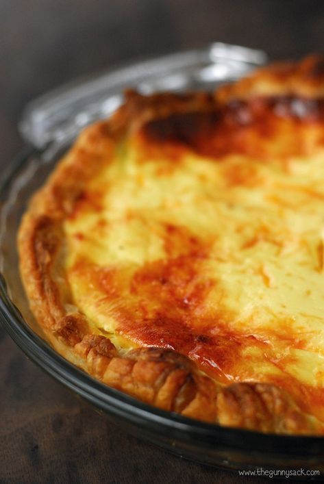 Puff Pastry Quiche, Recipe With Puff Pastry, Breakfast Quiche Recipes Easy, Bacon Quiche Recipe, Classic Quiche, Bacon And Cheese Quiche, Foods Breakfast, Cheese Quiche Recipe, Toaster Oven Recipes