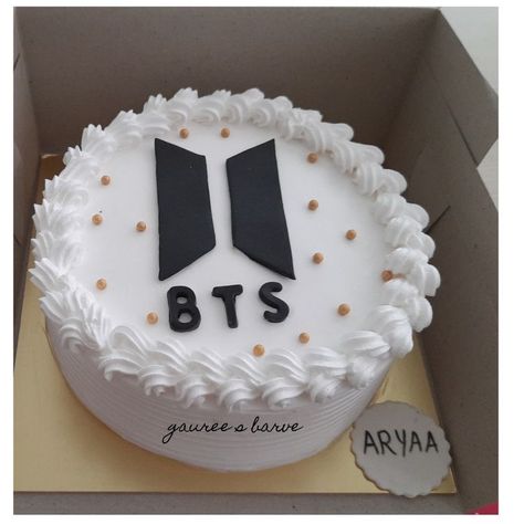 Cake Bt 21, Bts Birthday Cakes, Bts Cake Ideas, Bts Inspired Cake, Bts Cake Birthday Ideas, Bts Cake Simple, Kpop Birthday Party Ideas, Bts Cake Design, Kpop Cake Ideas