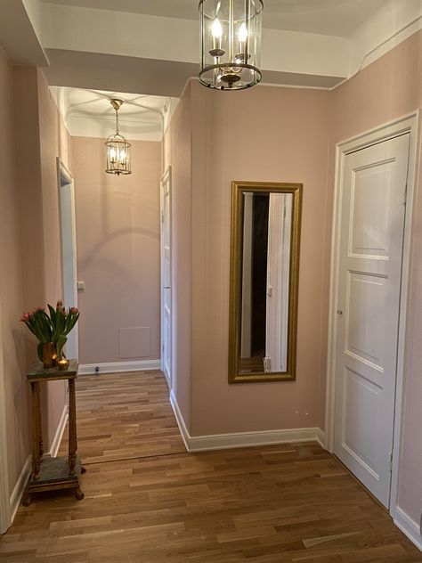 Pink hallway with alcor colour balett #alcro #balett #rosa #hall #pink #hallway Pale Pink Hallway, Blush Pink Hallway, Pink Hallway Ideas, Pink Hallway, Light Pink Walls, Hallway Paint, Hallway Colours, Beige Room, Girly Apartments