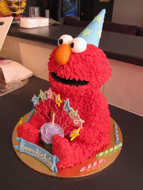 Tracee-  Im pinning this one for you.  It's the cake I've been talking about, I LOVE IT!!  Party Elmo - This is the cake i made for my daughters 1st birthday on the weekend.  Elmo's body is cake and the head, arms and legs are RKT.  The whole thing is covered in buttercream.  Had alot of fun making this cake. Sesame Street Birthday Party Ideas Boy, Elmo Birthday Cake, Cake Competition, Sesame Street Cake, Elmo Cookies, Elmo Cake, Elmo Birthday Party, Sesame Street Birthday Party, Elmo Party