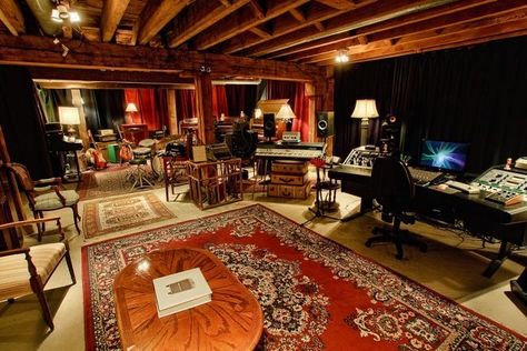 Cozy Recording Studio, Music Studio Lounge, Vintage Recording Studio, Garage Recording Studio, Cool Music Studio, Cozy Music Studio, Garage Music Room, Cozy Music Room, Vintage Music Studio