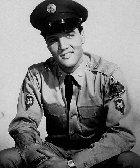 Elvis Presley Army, Man In Uniform, Elvis Pictures, King Elvis Presley, Elvis Presley Images, Uss Arizona, Elvis Presley Pictures, Elvis And Priscilla, Movie Magazine