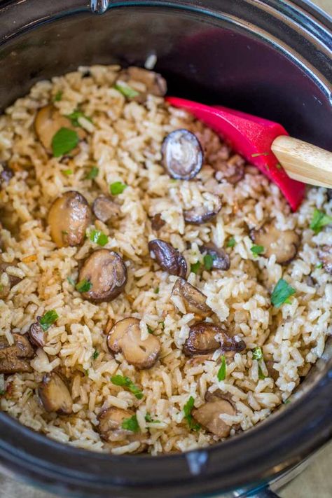 Slow Cooker Mushroom Rice Slow Cooker Rice Recipes, Rice Recipes Vegetarian, Mushroom Rice Recipes, Slow Cooker Rice, Rice Side Dish Recipes, Mushroom Rice, Rice Cooker Recipes, Rice Side Dishes, Rice Dinner