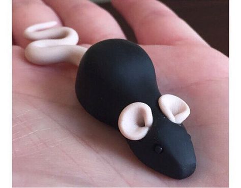 Mouse Clay Art, Clay Rats, Clay Refrigerator, Rat Crafts, Polymer Charms, Soap Dough, Clay Date, Polymer Clay Kunst, Fancy Rat