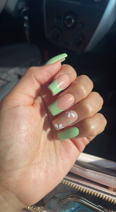 Cute acrylic green nails with small details Macha Nails Acrylic, Cute Sage Green Nails Acrylic, Spring Nails Acrylic Coffin Green, Pastel Green Nails Aesthetic, Nail Inspo Light Green, Mint Green Nails With Flowers, White And Light Green Nails, Pastel Green Acrylic Nails, Pastel Pink And Green Nails