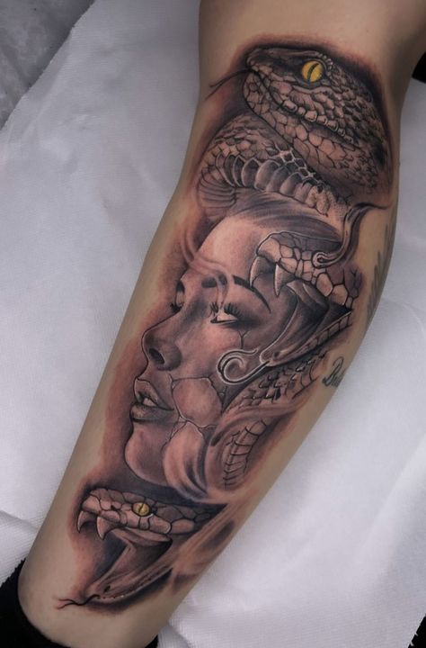 Angelina Tattoo, Shogun Tattoo, Tattoo Mujer, Medusa Tattoos, Tattoo Ankle, Chicano Tattoos, Forearm Tattoo Women, Anchor Tattoo, Medusa Tattoo