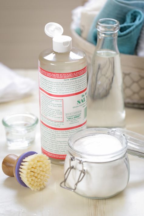 DIY Scrub Cleaner. Like soft scrub, but all natural and only uses three ingredients! Cleans your bathroom and kitchen! This stuff is AMAZING!! Diy Home Cleaners, Soft Scrub Cleaner, Soft Scrub, Cleaning Stuff, Toxic Cleaning Products, Homemade Cleaners, Homemade Scrub, Homemade Laundry Detergent, Homemade Laundry