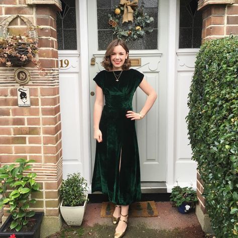 Christmas Velvet Anna Dress – Kate Eva Outfits To Thrift, Holidays Outfits, By Hand London, Kim Dress, Betty Dress, Style Staples, Weihnachten Diy, Flora Dress, Party 2023