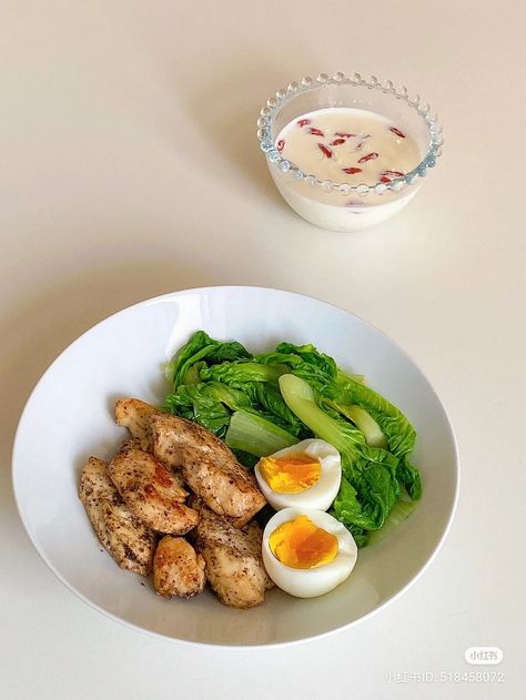 Making Healthy Food, Plats Healthy, Motivasi Diet, Resep Smoothie, Pasti Sani, Healthy Food Inspiration, Resep Diet, Healthy Lifestyle Food, Healthy Food Motivation