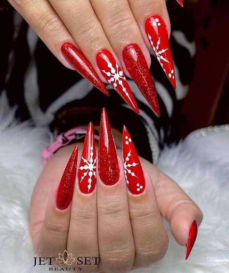 Stiletto Nail Designs, Clear Glitter Nails, Stilleto Nails Designs, Holiday Nails Winter, Red Christmas Nails, Special Nails, Stiletto Nail Art, Stiletto Nails Designs, Snowflake Nails