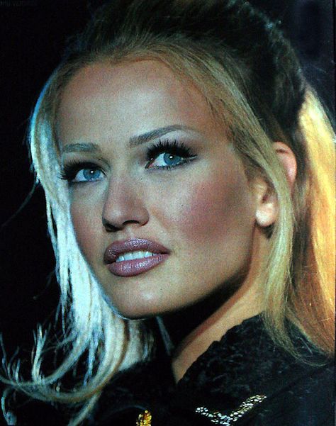 90s Supermodel Makeup, 1990s Makeup, 1990s Supermodels, Karen Mulder, 90s Makeup, Models 90s, Stephanie Seymour, 90s Supermodels, Romee Strijd