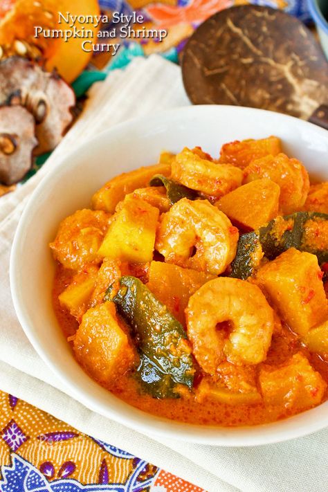 Aromatic Nyonya Style Pumpkin and Shrimp Curry in a creamy, spicy, and tangy sauce. Very appetizing and delicious served with rice. | RotiNRice.com Curry Puffs, Nyonya Food, Masakan Malaysia, Shrimp Curry, Potato Filling, Malay Food, Malaysian Cuisine, Pumpkin Curry, Curry Shrimp