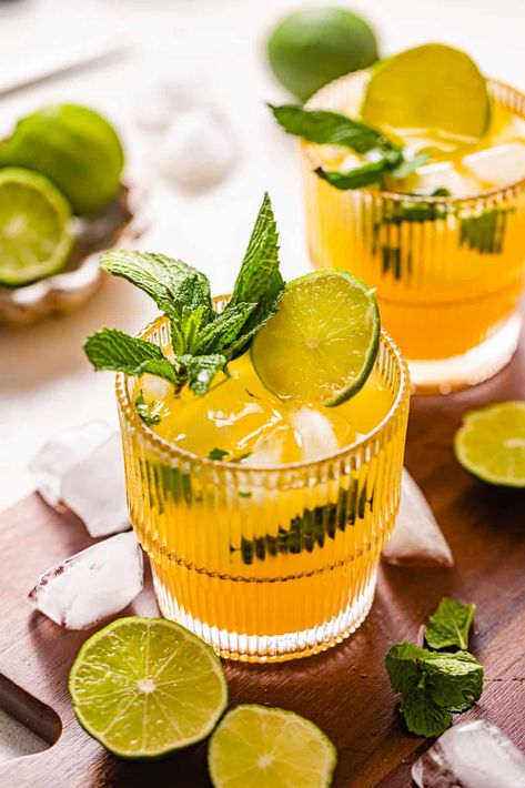 Mango Mojitos Mango Juice Cocktail, Mango Mojito Recipe, Shrimp Pasta Recipes Easy, Mango Cocktail, Mojito Ingredients, Classic Mojito, Blueberry Mojito, Mango Mojito, Good Rum