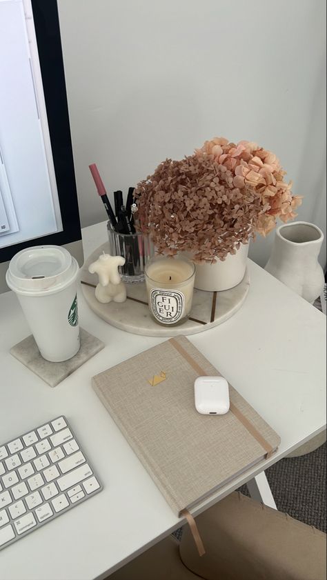 Built In Desk Decor Ideas, Study Neutral Aesthetic, Desk Picture Ideas, Neutral Office Desk Aesthetic, Aesthetic Study Desk Minimalist, Vanilla Girl Study Aesthetic, Aesthetuc Desk, Minimal Office Decor, Wfh Desk Setup